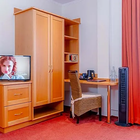 Unter Den Linden Hotell 3*