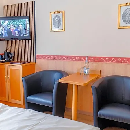 Unter Den Linden Hotell 3*