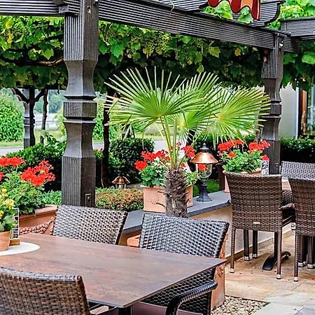 Unter Den Linden Hotell 3*